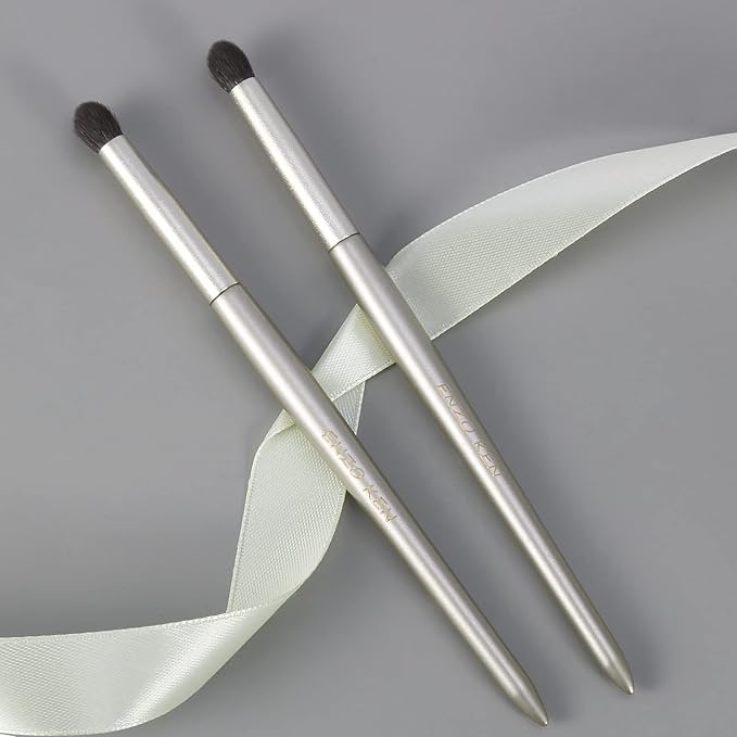 Small Goat Hair Eye Shadow Brush - Blending Brush for Eyeshadow, Nose Contour & More. Gold, E204M