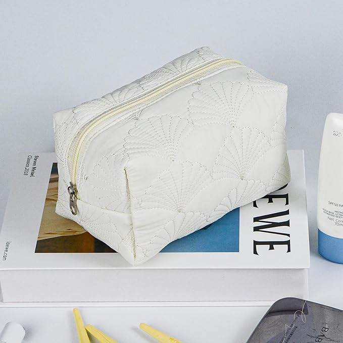 Quilted Makeup Pouch,Cotton Puffy Makeup Bag, Coquette Cosmetic Bag for Women and Girls, Aesthetic Organizer Bag, Cute Flower Travel Toiletry Bag