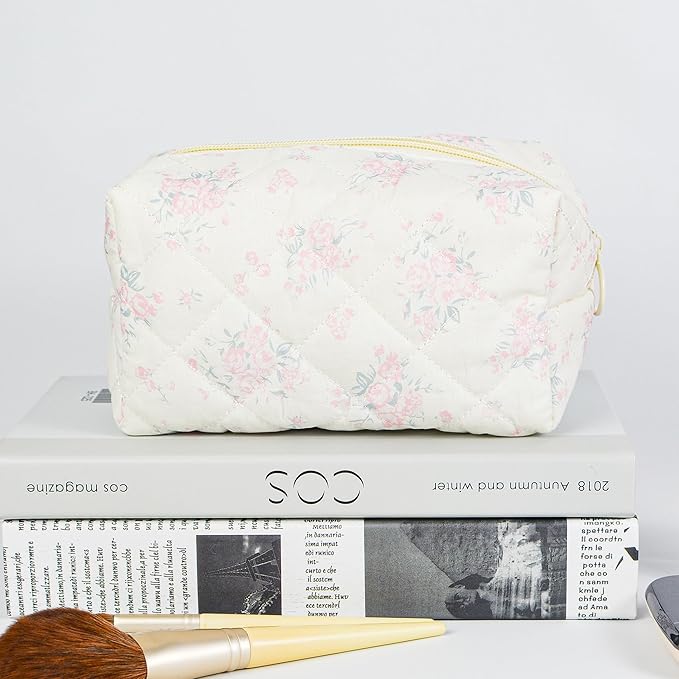 Quilted Makeup Pouch,Cotton Puffy Makeup Bag, Coquette Cosmetic Bag for Women and Girls, Aesthetic Organizer Bag, Cute Flower Travel Toiletry Bag