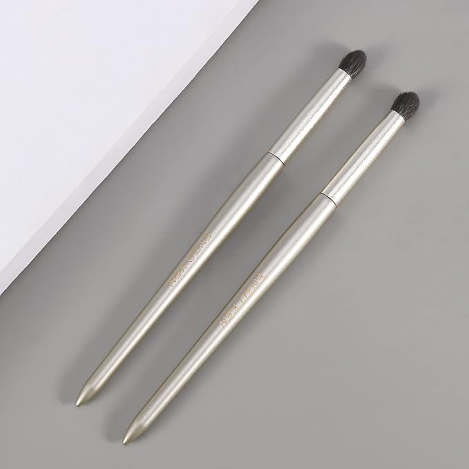 Small Goat Hair Eye Shadow Brush - Blending Brush for Eyeshadow, Nose Contour & More. Gold, E204M