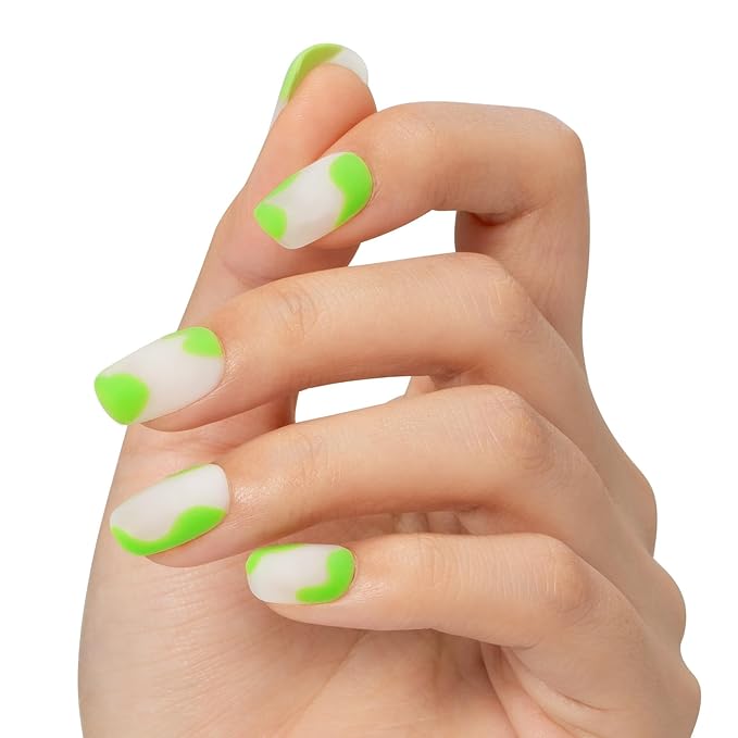 MAYCHAO 15ML Apple Green Gel Nail Polish 1Pc Bright Green Gel Polish Soak Off UV LED Nail Polish Nail Art Starter Manicure Salon DIY at Home, 0.5 OZ