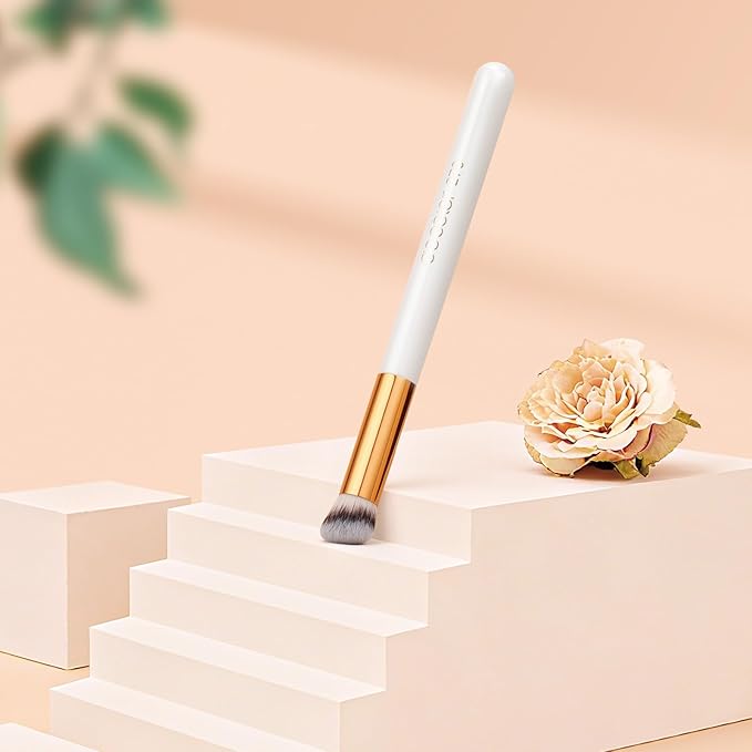 docolor Concealer Brush 270 Angled Concealer Brushes Under Eye Mini Angled Flat Top Kabuki Nose Contour Brush for Concealing Blending Setting