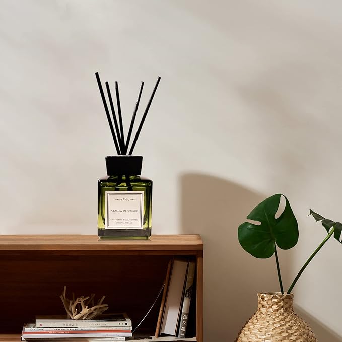 Oud & Bergamot Reed Diffuser Long-Lasting Fragrance Air Freshener Diffuser Hotel Collection Diffuser Oil 7.04 oz - Green