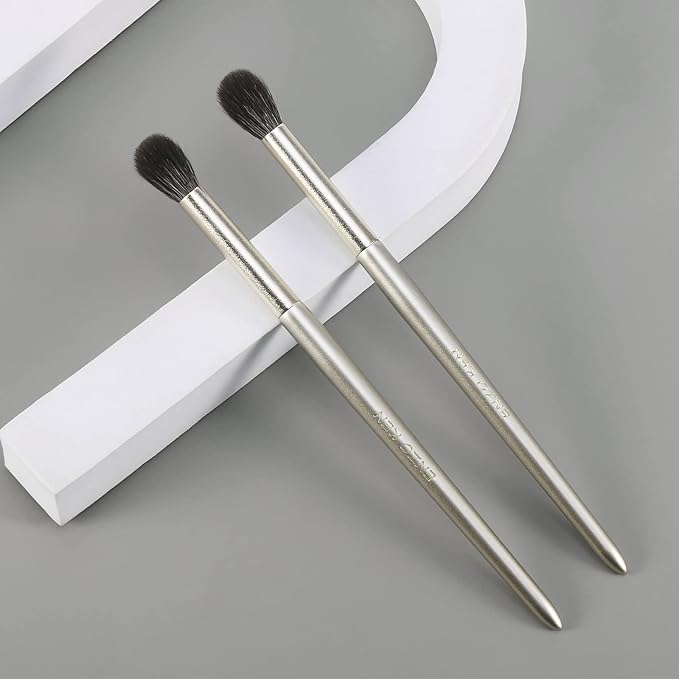 Natural Goat Hair Eye Shadow Brush, ENZO KEN Blending Eyeshadow Brush, Eye Shadow Blending Brush, Eye Blending Brush, Small Nose Contour Brush, Smudge Eye Brushes, Eyeshadow Blending Brush. Gold,E204L
