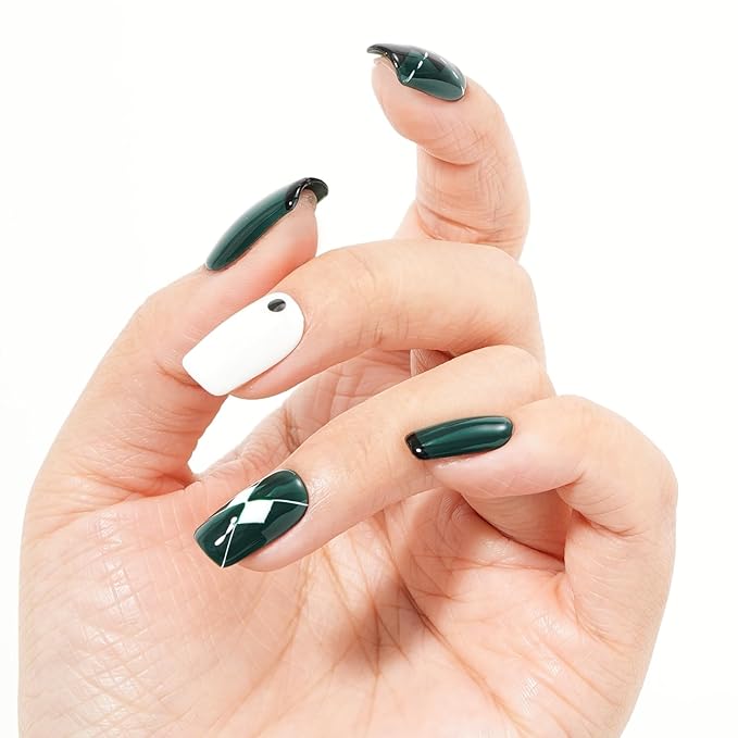 MAYCHAO 15ML Gel Nail Polish 1Pc Emerald Green Gel Polish Soak Off UV LED Nail Polish Nail Art Starter Manicure Salon DIY at Home, 0.5 OZ