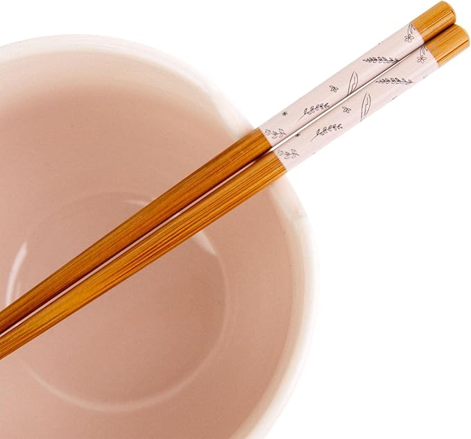 Silver Buffalo Disney Winnie the Pooh Featuring Piglet, Eeyore, Tigger, Rabbit, and Roo Group Hug Ceramic Ramen Noodle Rice Bowl with Chopsticks, Microwave Safe, 20 Ounces