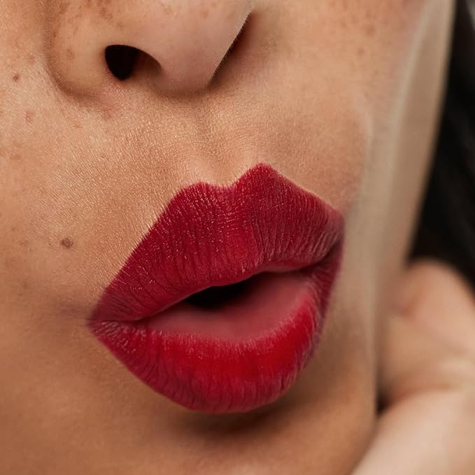 ILIA - Lip Sketch Hydrating Crayon | Hydrate, Plump, Smooth, Strengthen | Long Lasting up to 12-Hours, Bleed-Resistant, Soft-Matte | Barrier-Building, Non-Toxic, Cruelty-Free (Case Study)