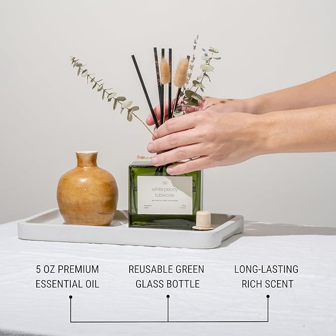 Craft & Kin Christmas Reed Diffuser with Dried Flowers | 5 oz White Peony & Tuberose Scented Holiday Reed Diffusers for Home, Bathroom | Scent Sticks | Elegant Fragrance Home Decor for Men & Women
