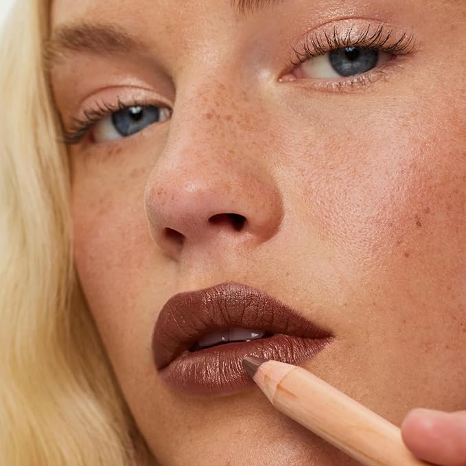 ILIA - Lip Sketch Hydrating Crayon | Hydrate, Plump, Smooth, Strengthen | Long Lasting up to 12-Hours, Bleed-Resistant, Soft-Matte | Barrier-Building, Non-Toxic, Cruelty-Free (Tableau)