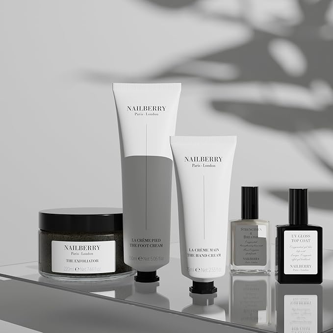 Revitalising Foot Cream | Dry Cracked Heels and Feet | Lightweight Lotion with Hyaluronic Acid | Nourishing Shea Butter | Eucalyptus & Peppermint Essential Oils | Vegan & 99% Natural | 50 ml