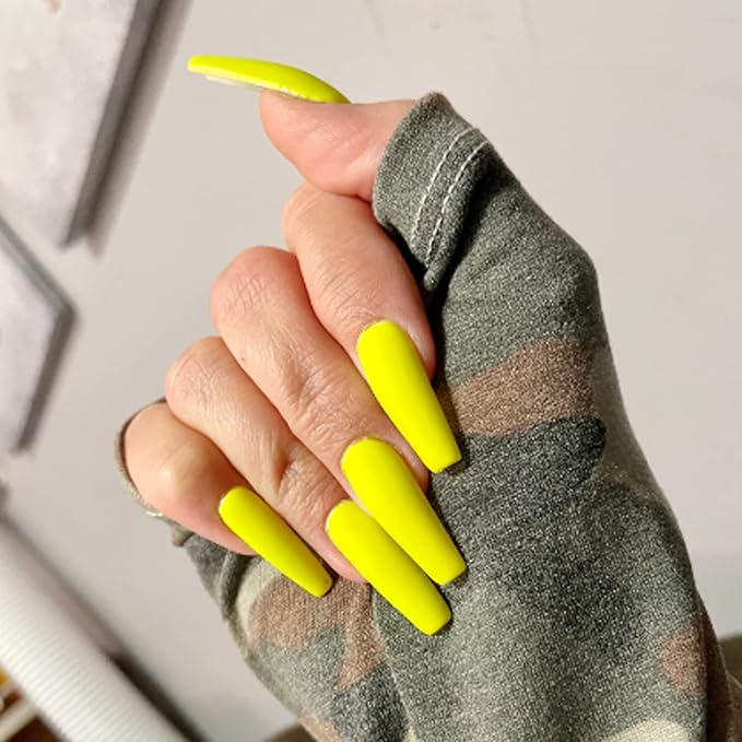 MAYCHAO 15ML Neon Yellow Gel Nail Polish 1Pc Bright Yellow Gel Polish Soak Off UV LED Nail Polish Nail Art Starter Manicure Salon DIY at Home, 0.5 OZ