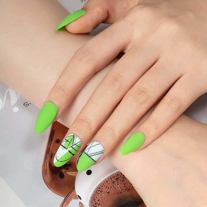 MAYCHAO 15ML Apple Green Gel Nail Polish 1Pc Bright Green Gel Polish Soak Off UV LED Nail Polish Nail Art Starter Manicure Salon DIY at Home, 0.5 OZ