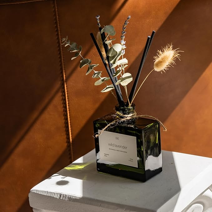 Craft & Kin Christmas Reed Diffuser with Dried Flowers | 5 oz White Lavender Scented Winter Reed Diffusers for Home, Bathroom | Scent Sticks | Elegant Fragrance Home Decor for Men & Women