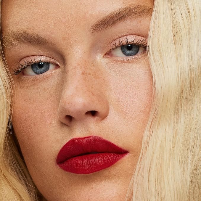 ILIA - Lip Sketch Hydrating Crayon | Hydrate, Plump, Smooth, Strengthen | Long Lasting up to 12-Hours, Bleed-Resistant, Soft-Matte | Barrier-Building, Non-Toxic, Cruelty-Free (Case Study)