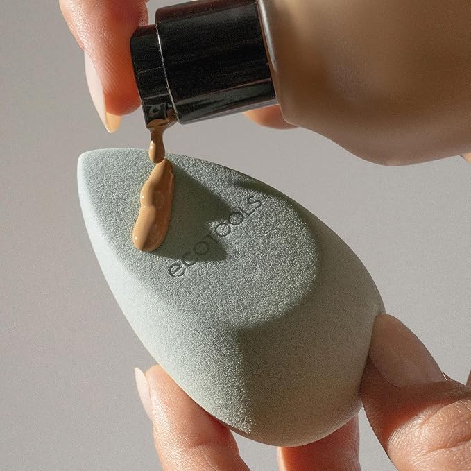 EcoTools Blurring Blender Makeup Sponge, Makeup Blending Sponge For Blurred Skin, For Liquid & Cream Foundation, Cloud Coverage Memory Foam, Eco Friendly, Latex Free, Cruelty-Free & Vegan 1 Count